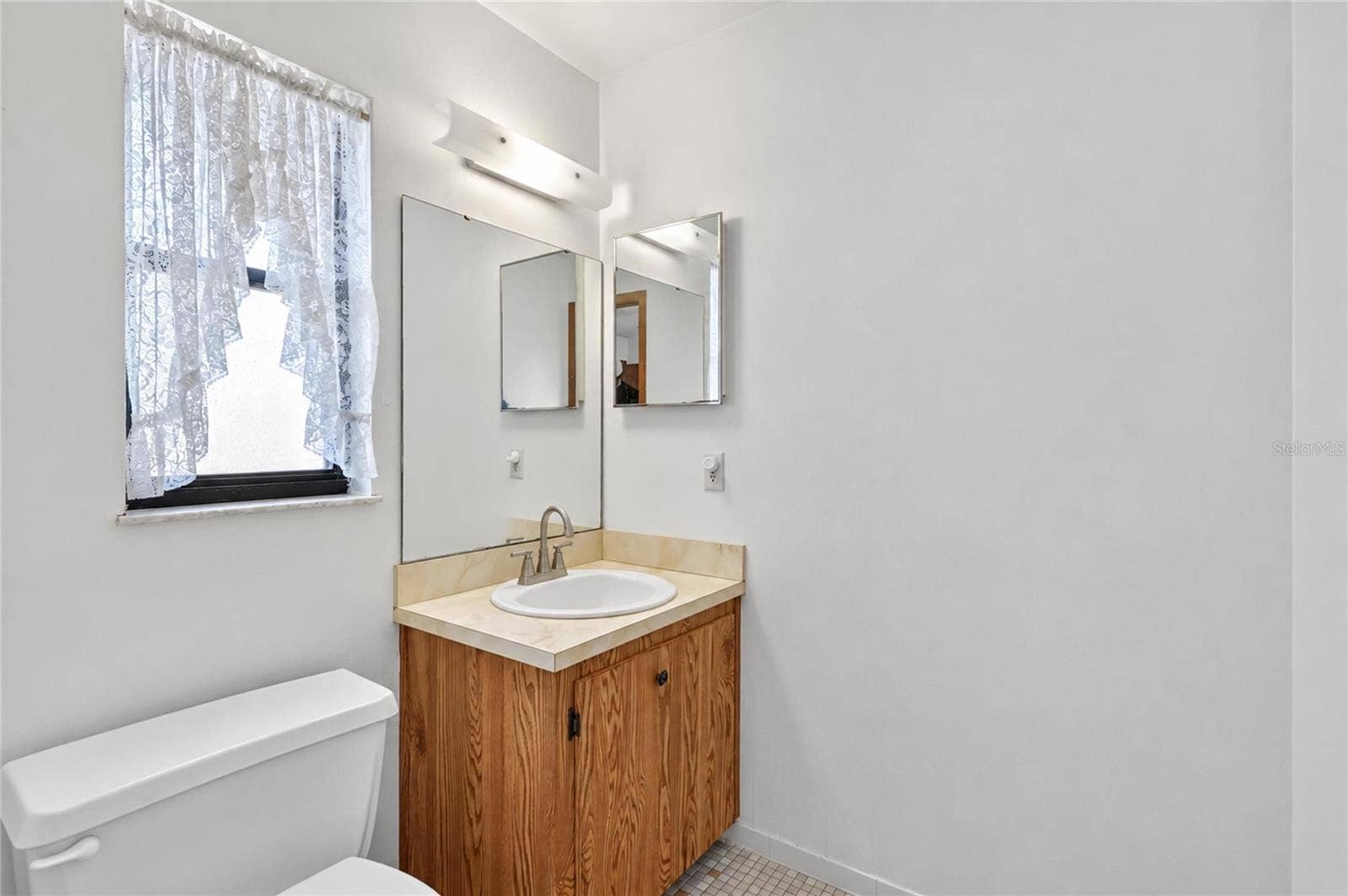 816 ALPINE COURT, Kissimmee, FL 34758 Half Bathroom