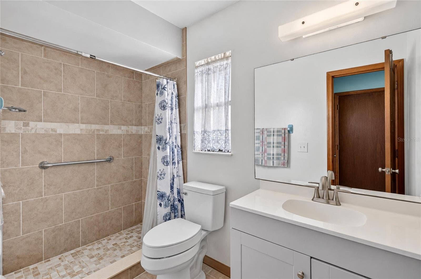 816 ALPINE COURT, Kissimmee, FL 34758 Primary Bath Room