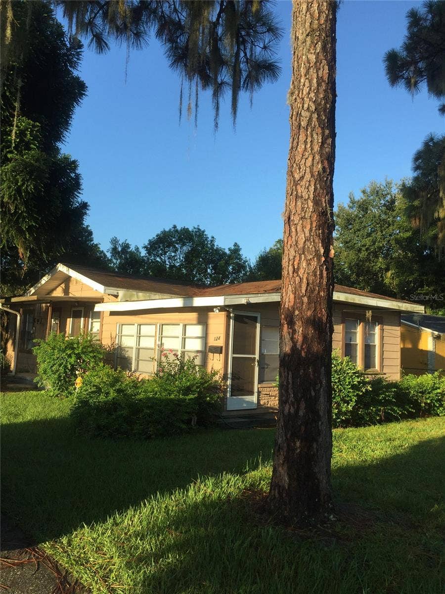 124 BASSEDENA CIRCLE S, Lakeland, FL 33805 124 BASSEDENA CIRCLE S, Lakeland, FL 33805