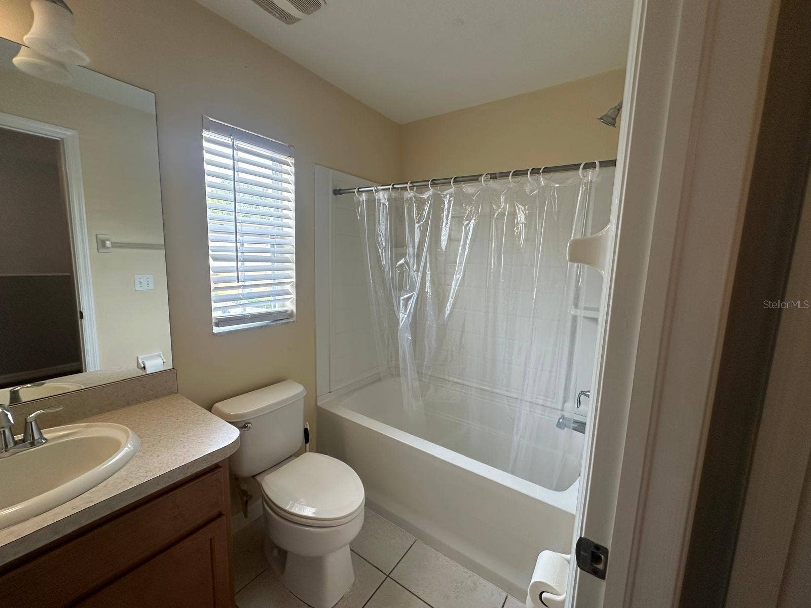 4182 WINDING VINE DRIVE, Lakeland, FL 33812 4182 WINDING VINE DRIVE, Lakeland, FL 33812