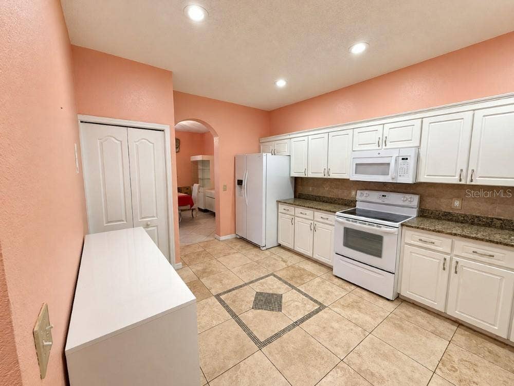 8166 WOODVINE CIRCLE, Lakeland, FL 33810 8166 WOODVINE CIRCLE, Lakeland, FL 33810