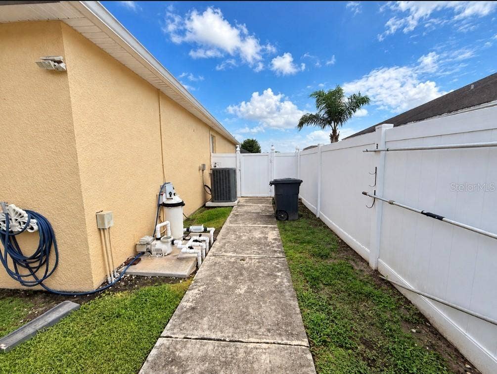 8166 WOODVINE CIRCLE, Lakeland, FL 33810 8166 WOODVINE CIRCLE, Lakeland, FL 33810