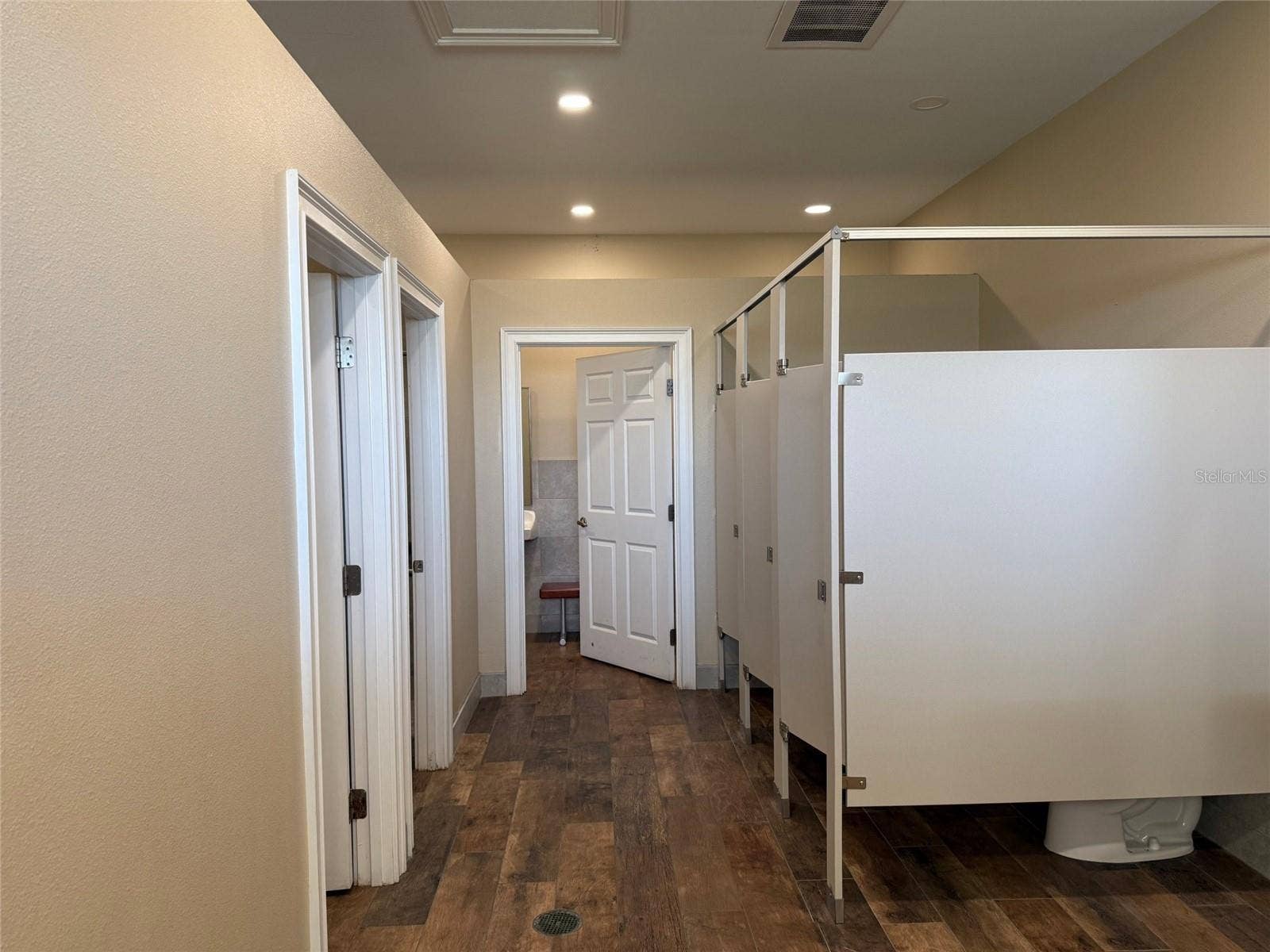 0 HIGHWAY 630 E, #13, Lake Wales, FL 33898 Restroom Area