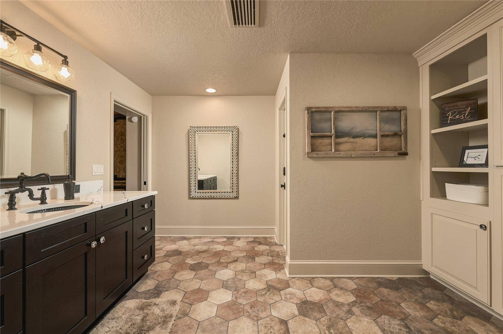 460 HOWARD AVENUE, Lakeland, FL 33815 460 HOWARD AVENUE, Lakeland, FL 33815