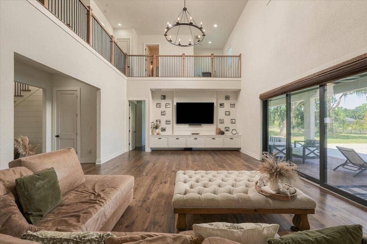 Livingroom / Architectural Catwalk