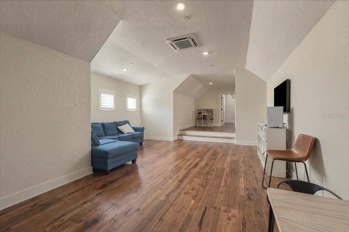 Bonus Room / Above Garage Heated & Cooled