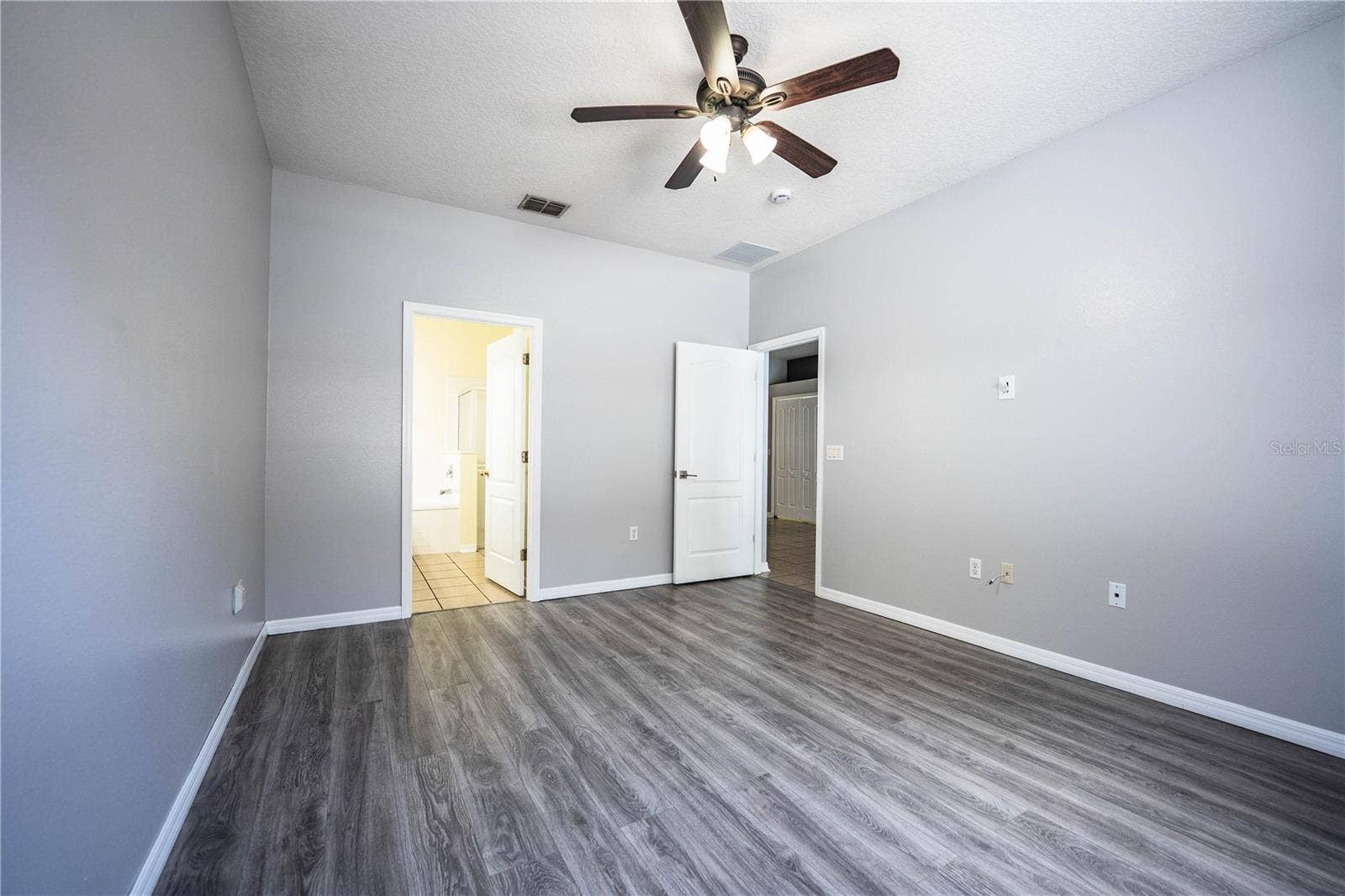 9975 SHADOW CREEK DRIVE, Orlando, FL 32832 9975 SHADOW CREEK DRIVE, Orlando, FL 32832