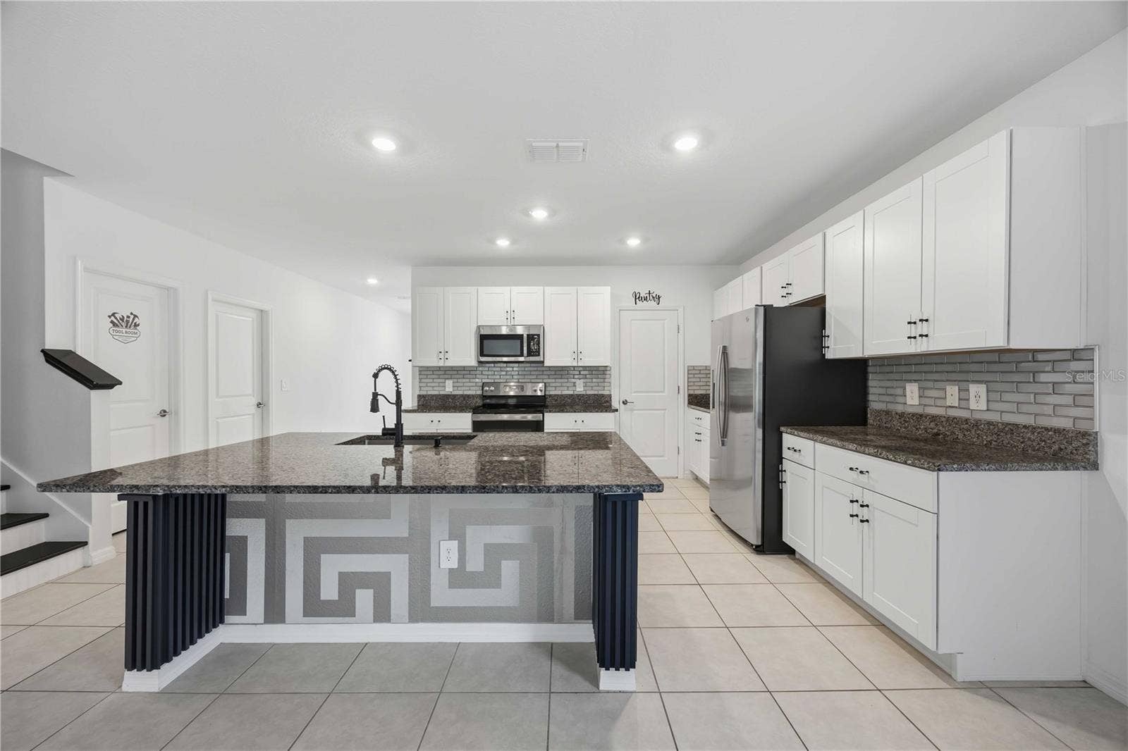 1814 RED LOOP, Lakeland, FL 33801 1814 RED LOOP, Lakeland, FL 33801
