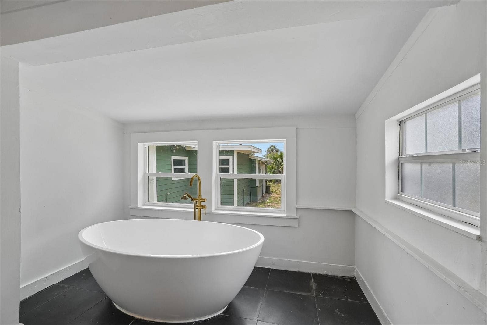 1533 E ELM ROAD, Lakeland, FL 33801 Primary Bathroom - Bathtub View