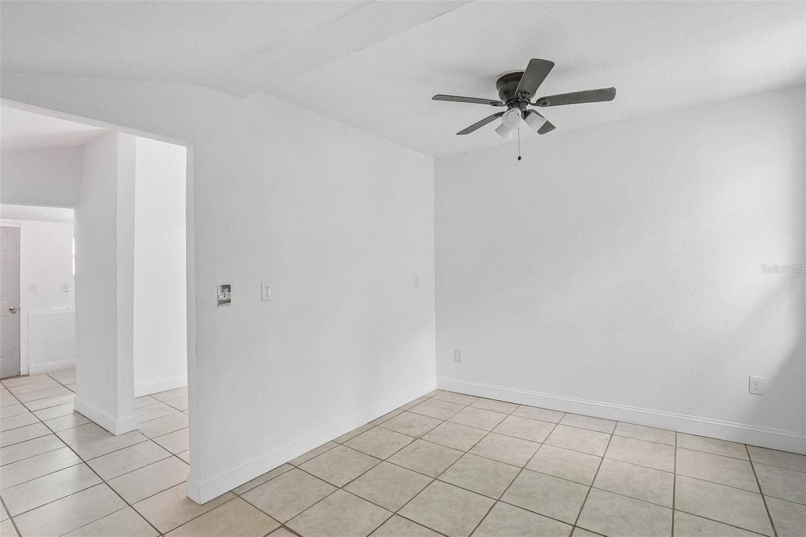 1533 E ELM ROAD, Lakeland, FL 33801 Guest House - Bedroom View to Kitchenette