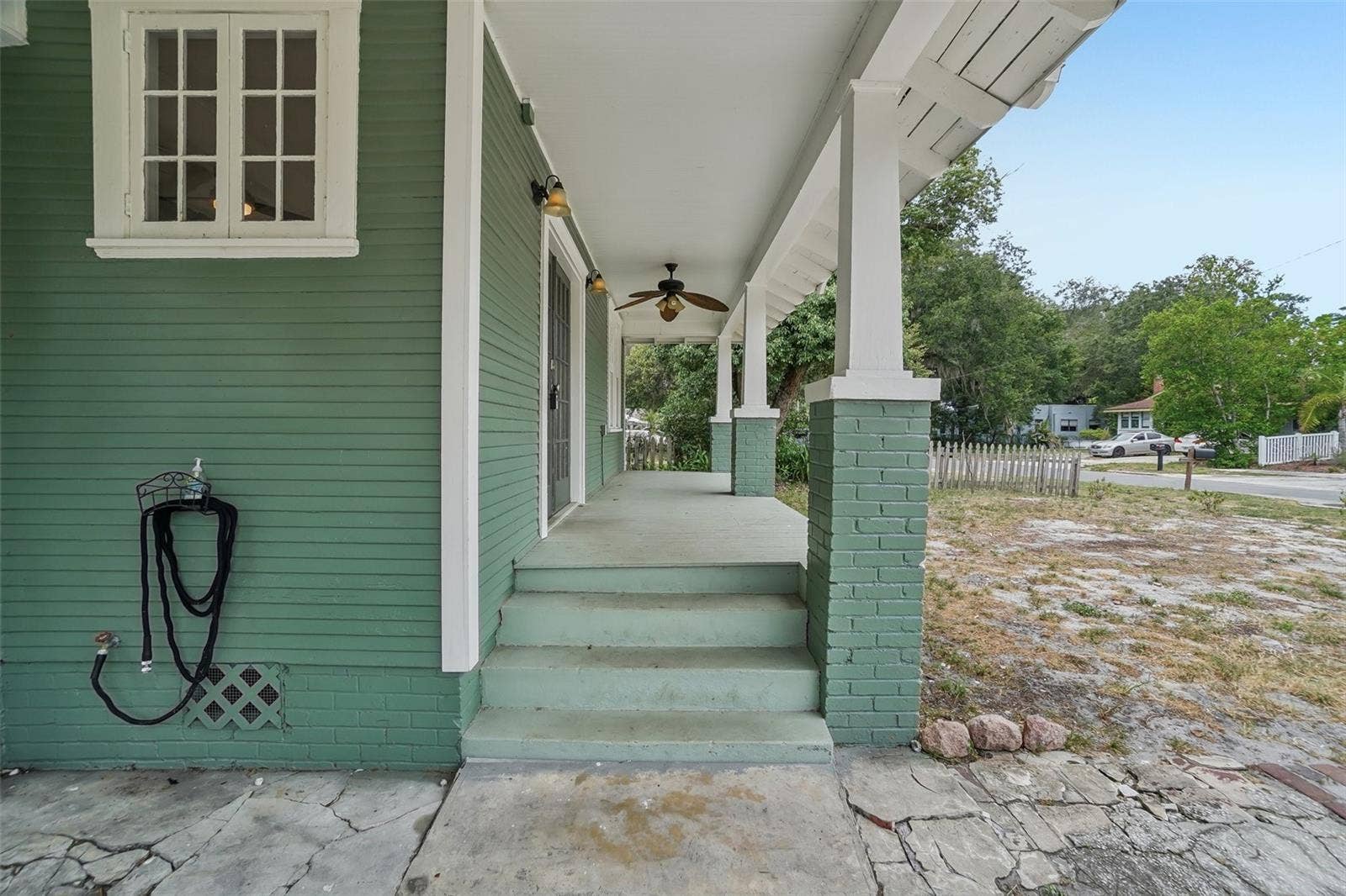 1533 E ELM ROAD, Lakeland, FL 33801 Front Porch Side View