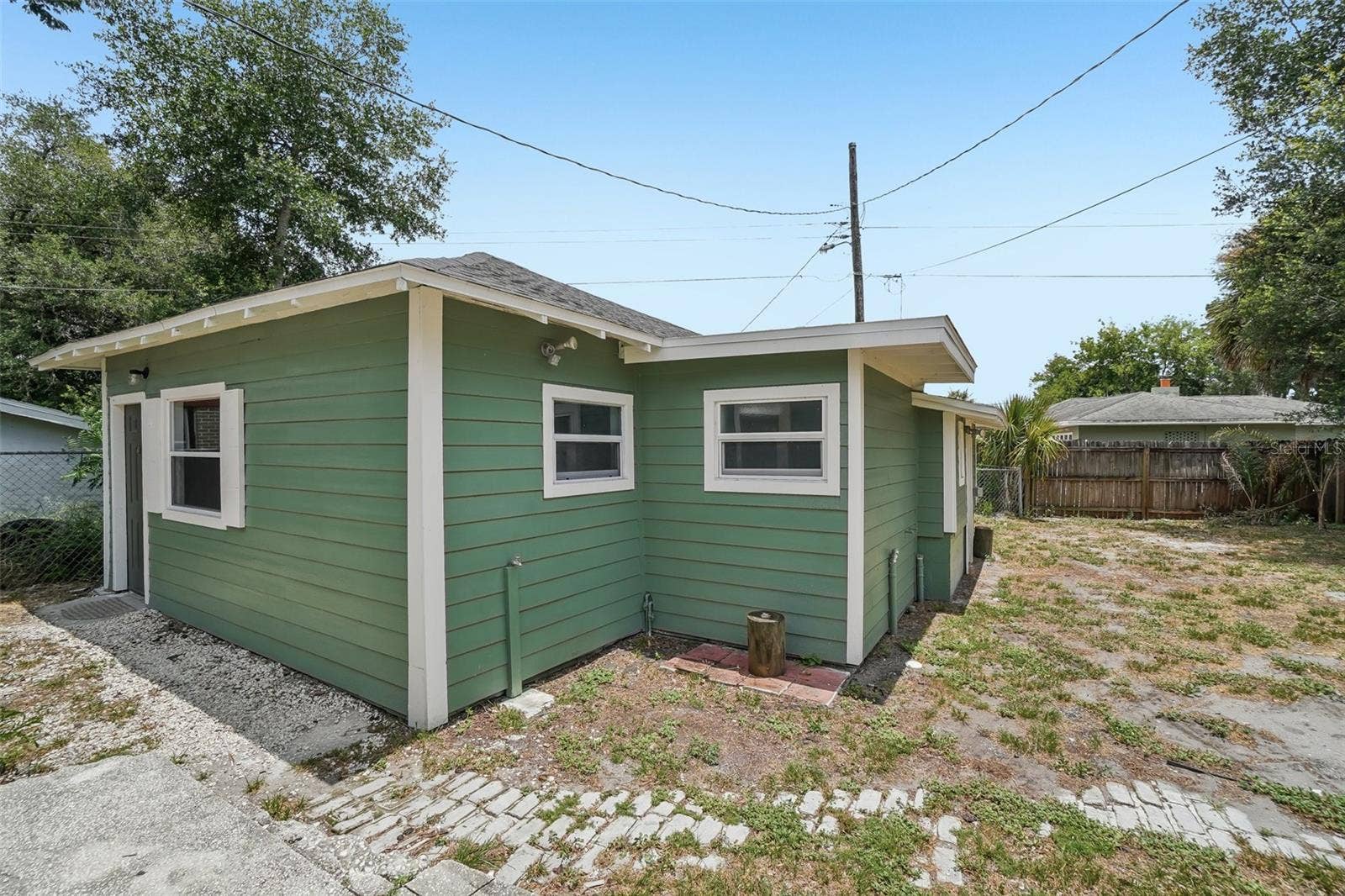1533 E ELM ROAD, Lakeland, FL 33801 Angled Exterior of Guest House