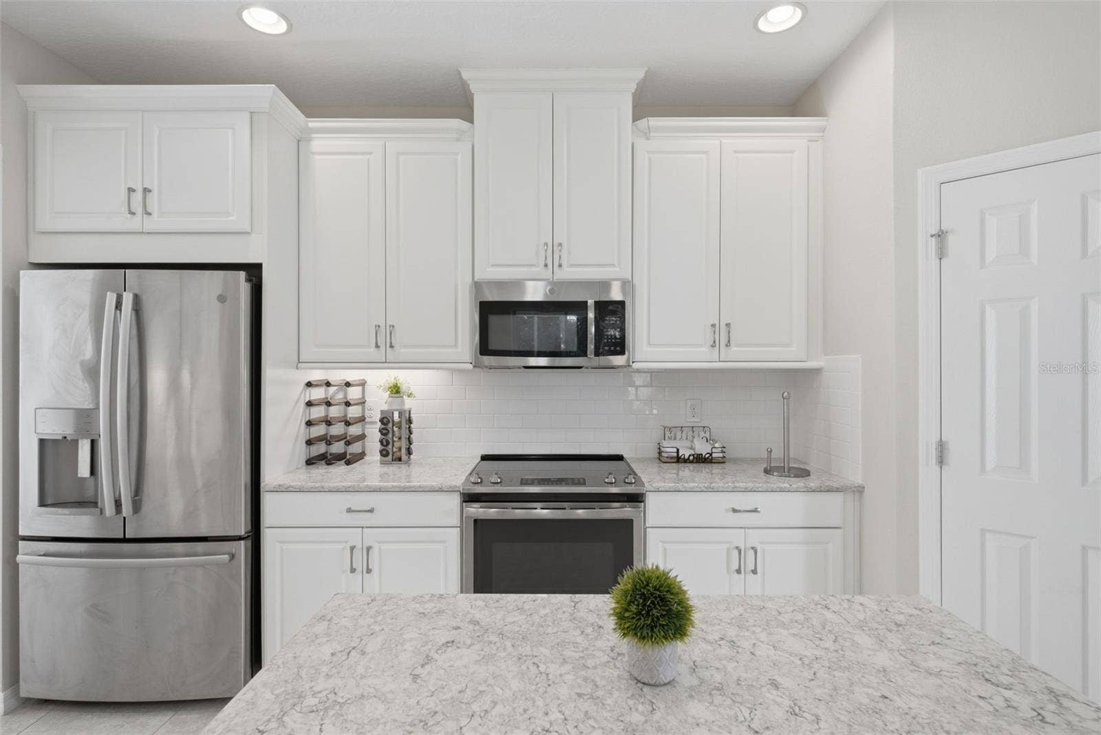 9009 SPRUCE CREEK CIRCLE, Riverview, FL 33578 9009 SPRUCE CREEK CIRCLE, Riverview, FL 33578