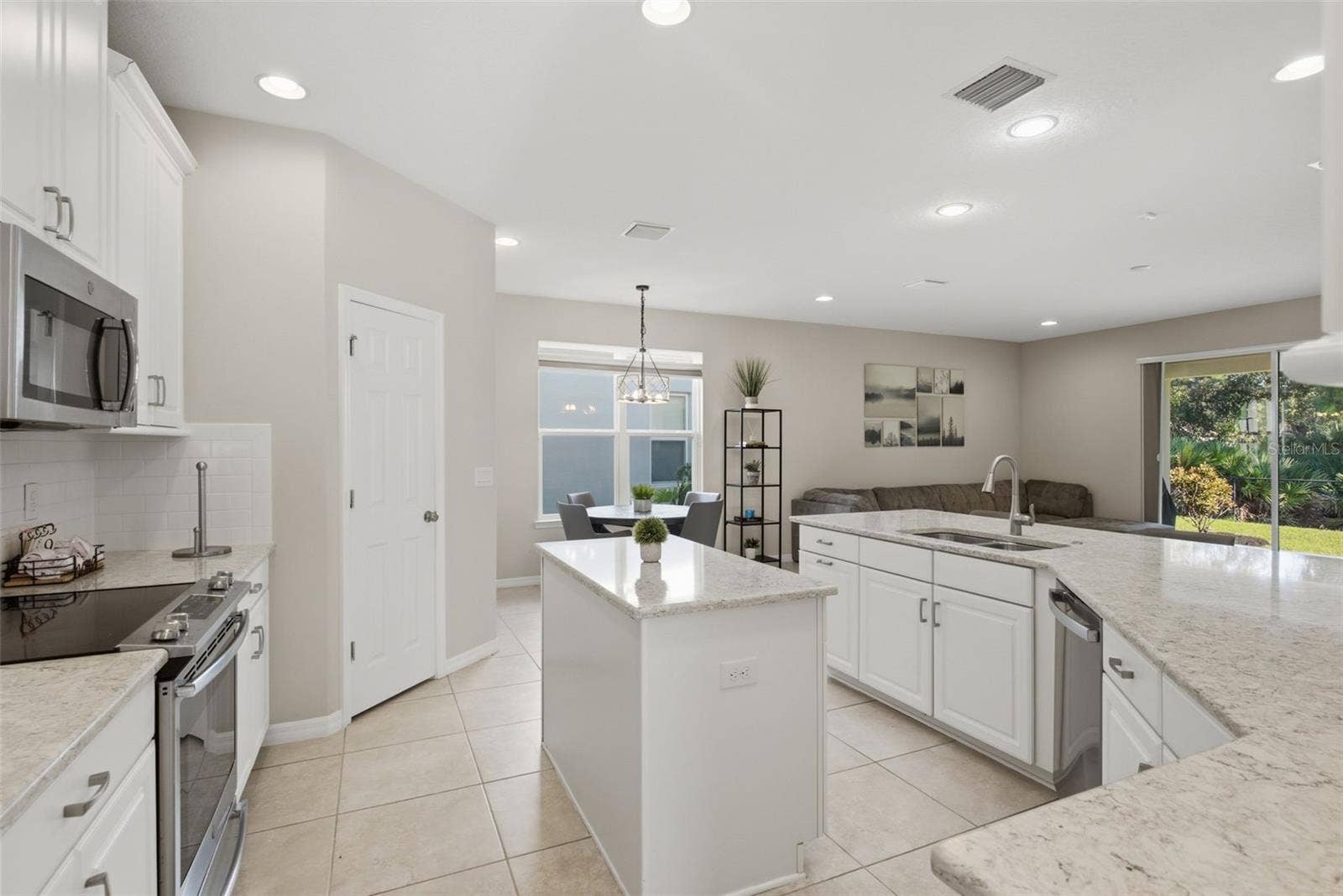 9009 SPRUCE CREEK CIRCLE, Riverview, FL 33578 9009 SPRUCE CREEK CIRCLE, Riverview, FL 33578
