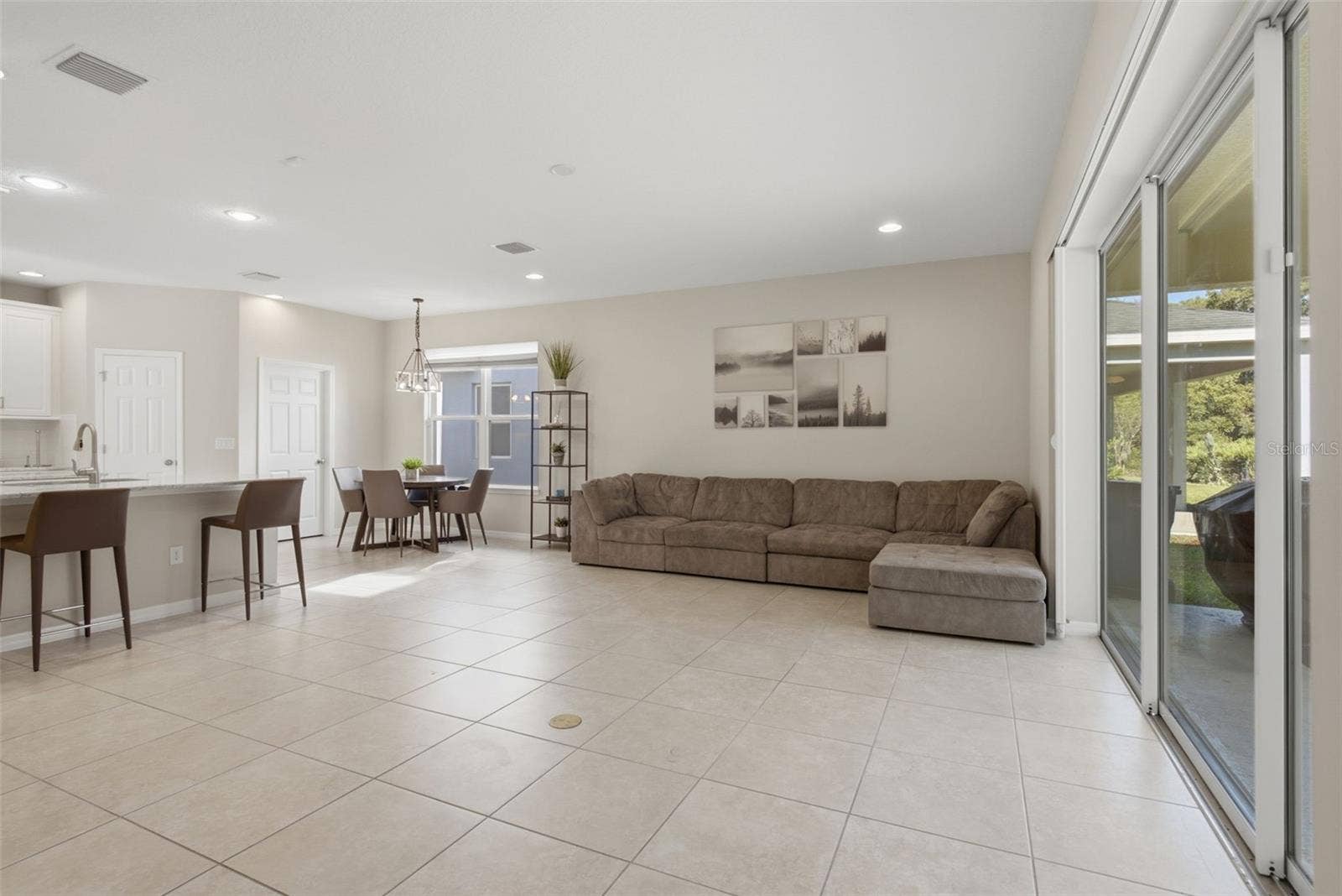 9009 SPRUCE CREEK CIRCLE, Riverview, FL 33578 9009 SPRUCE CREEK CIRCLE, Riverview, FL 33578