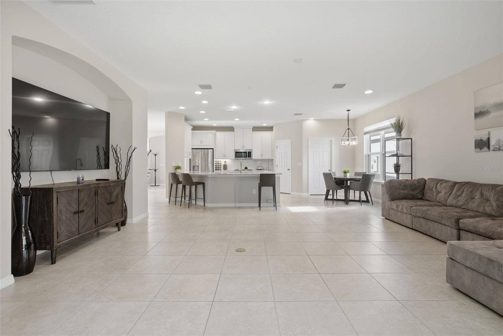 9009 SPRUCE CREEK CIRCLE, Riverview, FL 33578 9009 SPRUCE CREEK CIRCLE, Riverview, FL 33578