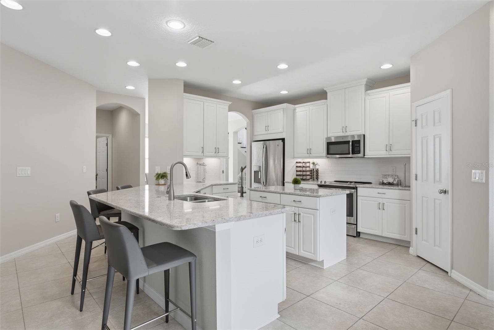 9009 SPRUCE CREEK CIRCLE, Riverview, FL 33578 9009 SPRUCE CREEK CIRCLE, Riverview, FL 33578