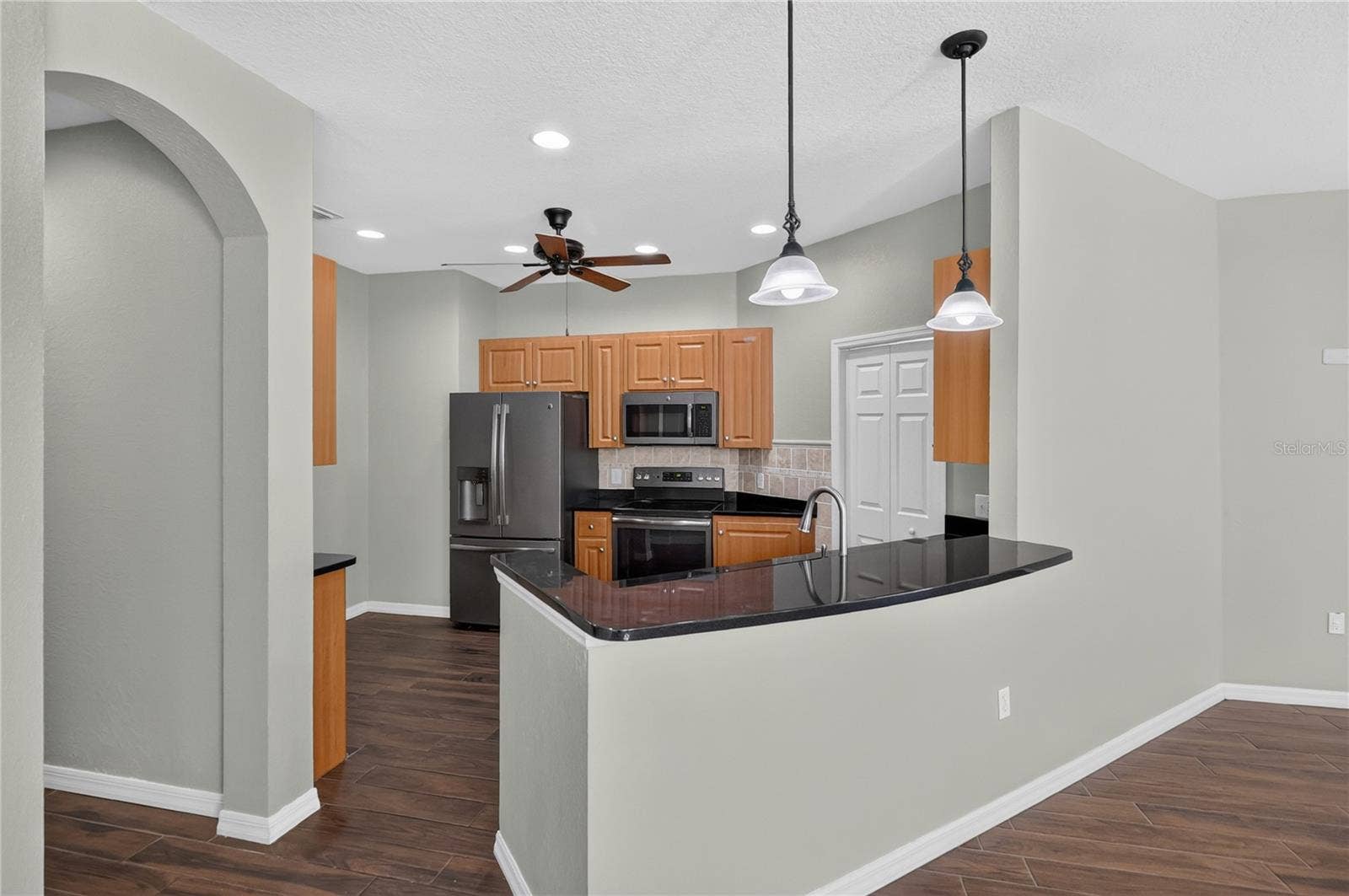 792 GRASSLANDS VILLAGE CIRCLE, #792, Lakeland, FL 33803 KITCHEN WITH BAR