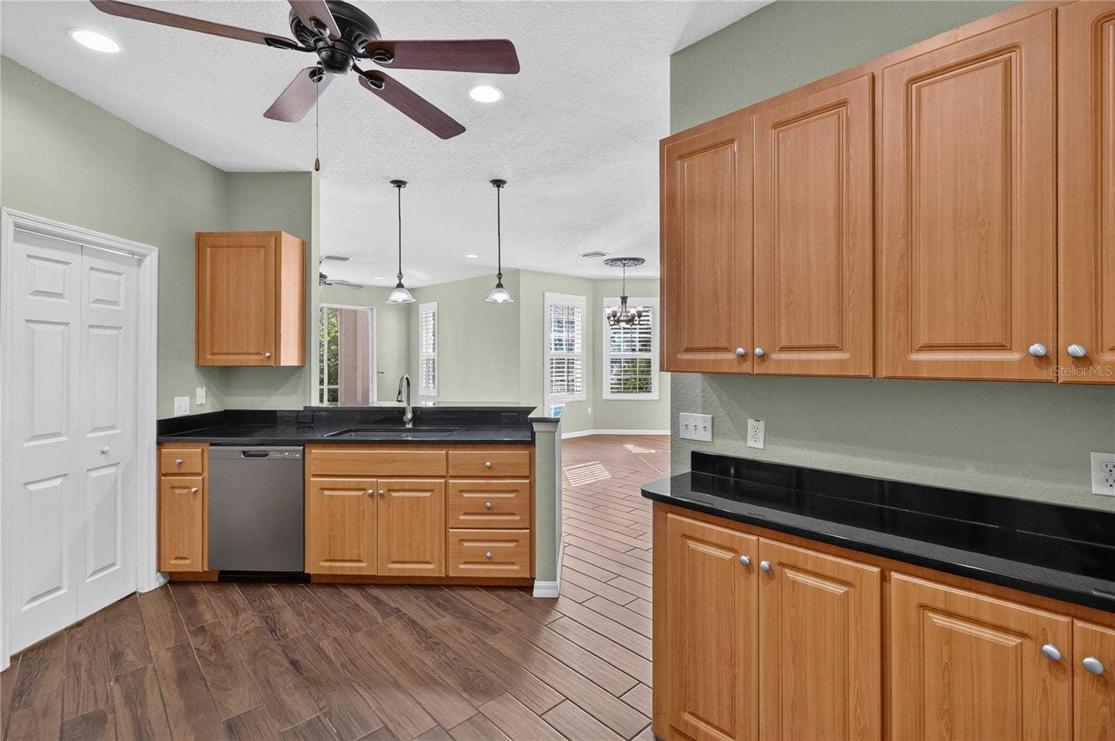 792 GRASSLANDS VILLAGE CIRCLE, #792, Lakeland, FL 33803 TONS OF KITCHEN CABINETS