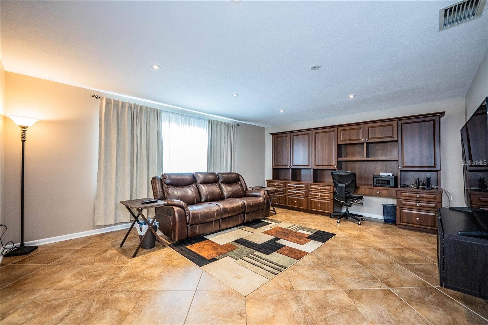 501 CAMEO DRIVE, Lakeland, FL 33803 Living Room