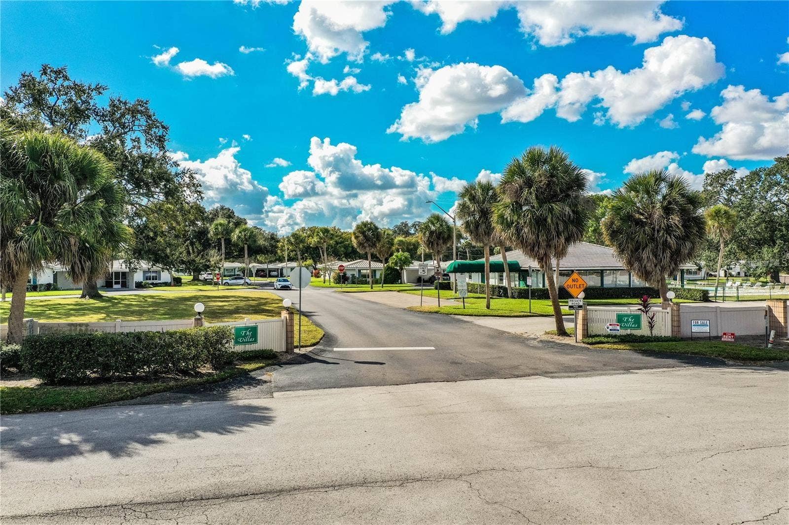 501 CAMEO DRIVE, Lakeland, FL 33803 Community Entrance