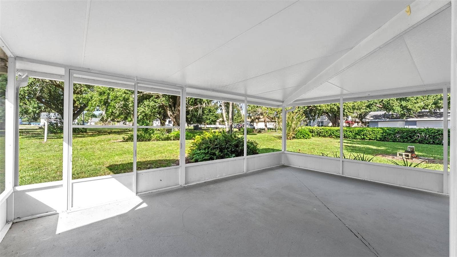 1542 LAKE ARIANA BOULEVARD, Auburndale, FL 33823