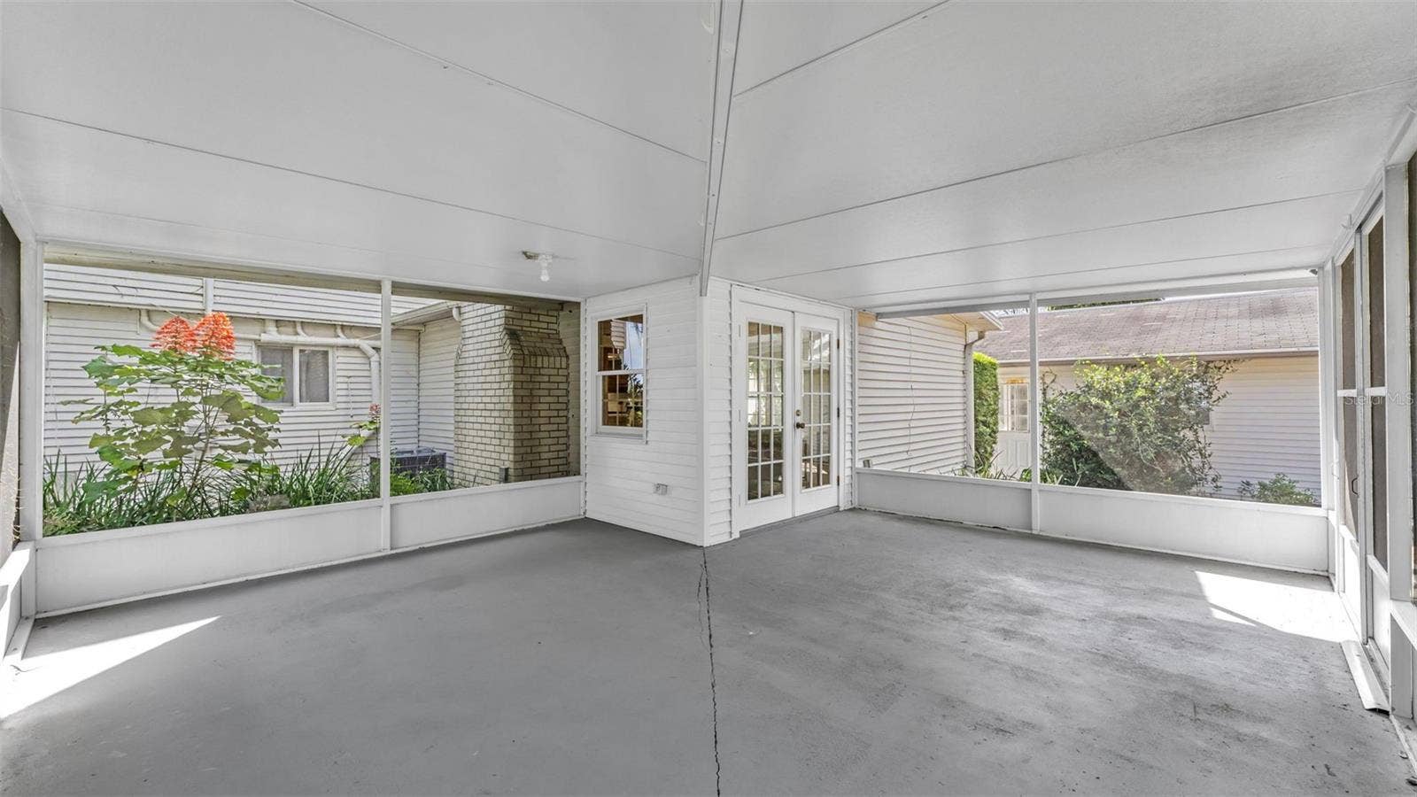 1542 LAKE ARIANA BOULEVARD, Auburndale, FL 33823