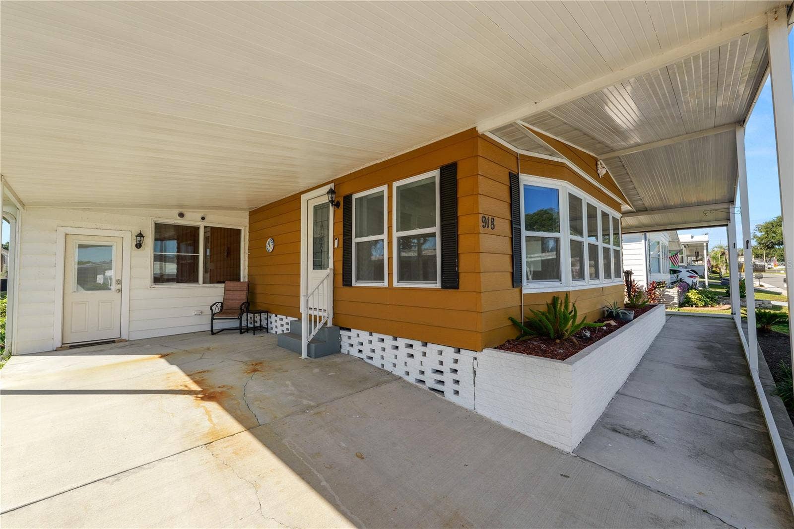 918 PINE RIDGE DRIVE, Lakeland, FL 33809 918 PINE RIDGE DRIVE, Lakeland, FL 33809