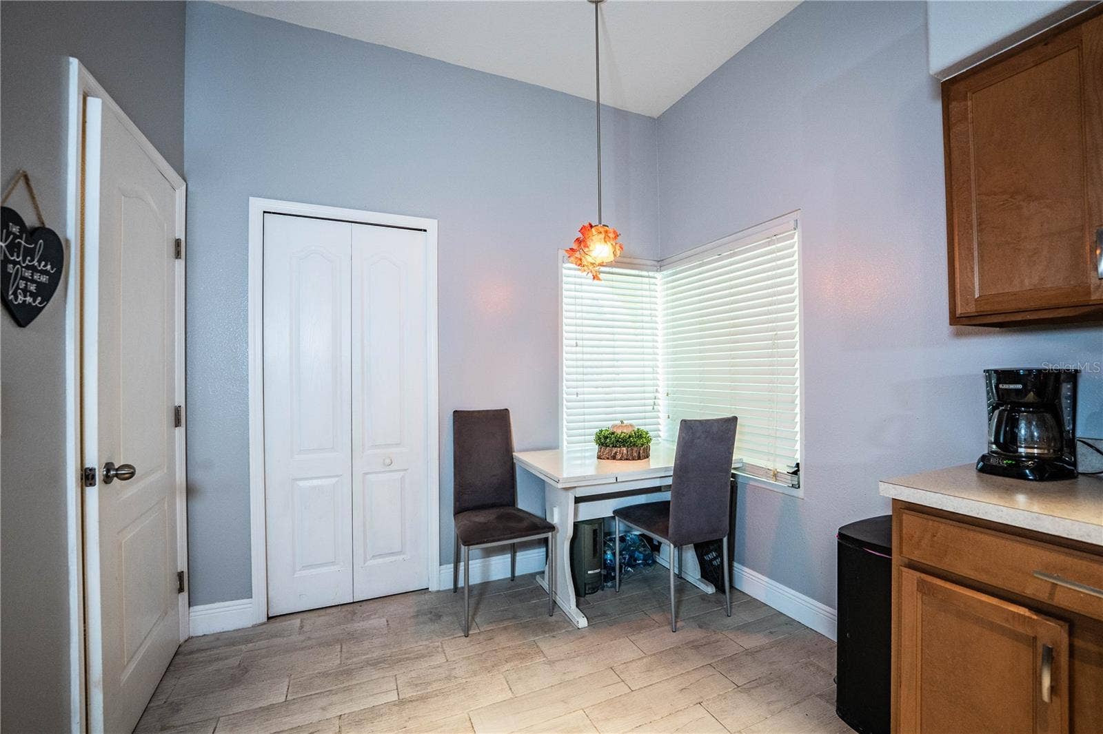 Kitchen/eat in nook