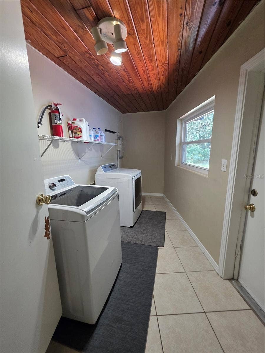 1641 MEADOWBROOK AVENUE, Lakeland, FL 33803 1641 MEADOWBROOK AVENUE, Lakeland, FL 33803
