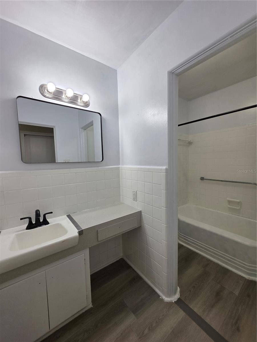 1641 MEADOWBROOK AVENUE, Lakeland, FL 33803 1641 MEADOWBROOK AVENUE, Lakeland, FL 33803