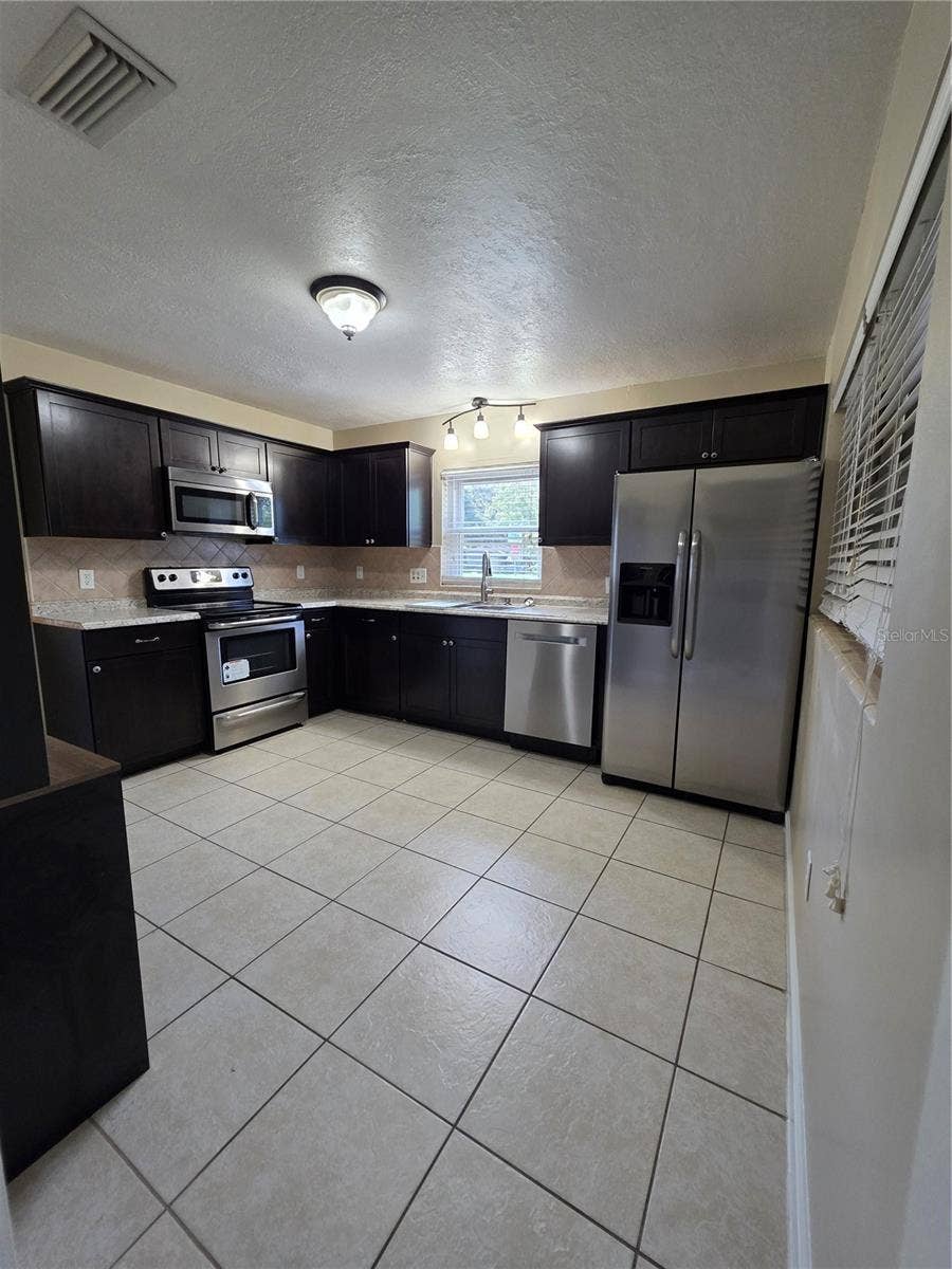 1641 MEADOWBROOK AVENUE, Lakeland, FL 33803 1641 MEADOWBROOK AVENUE, Lakeland, FL 33803