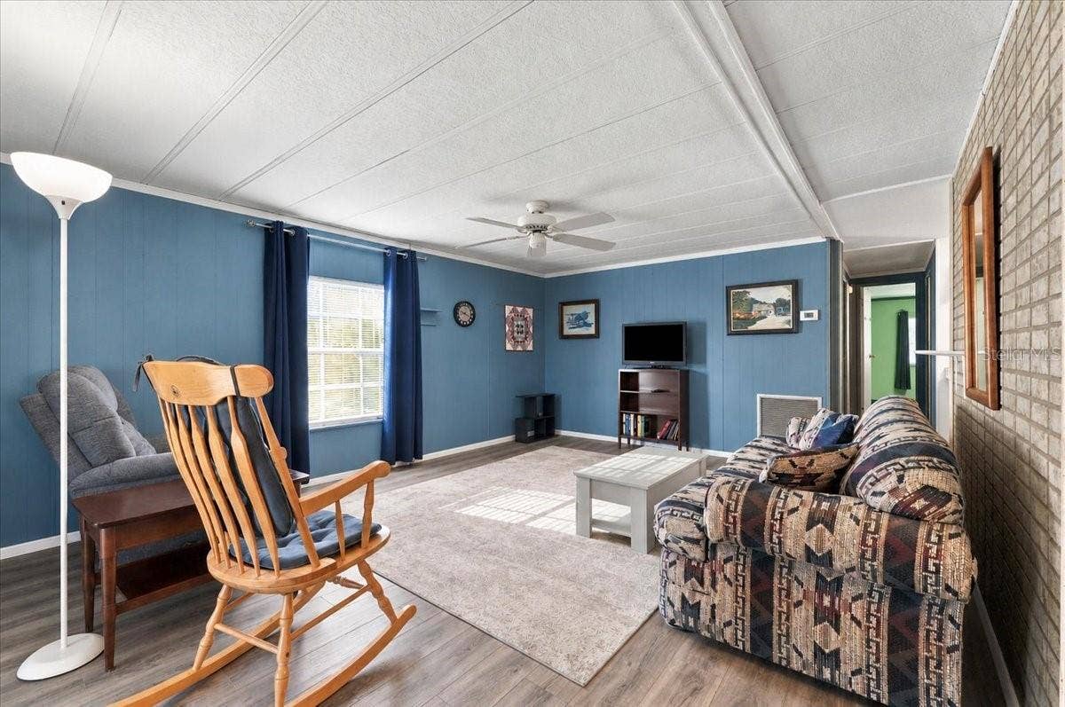 1610 REYNOLDS ROAD, #10, Lakeland, FL 33801 Living room