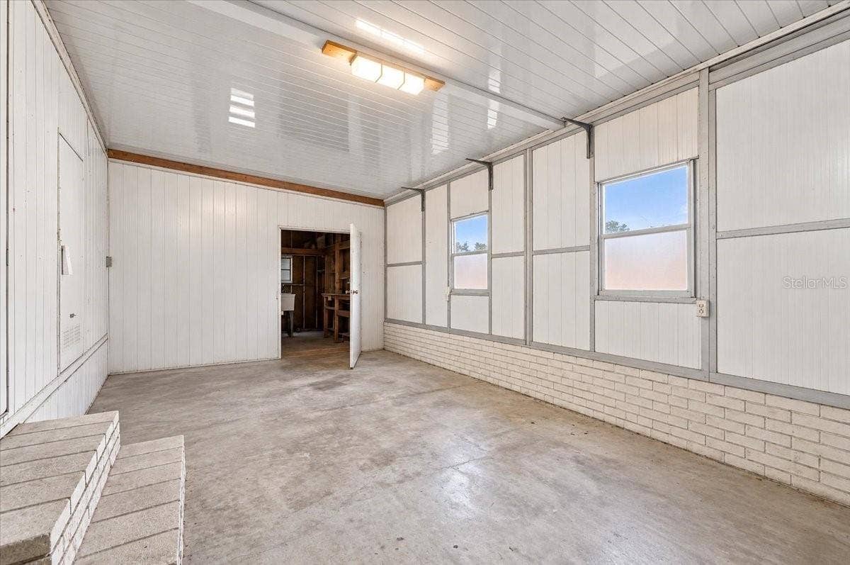 1610 REYNOLDS ROAD, #10, Lakeland, FL 33801 Workshop area w/ window unit AC