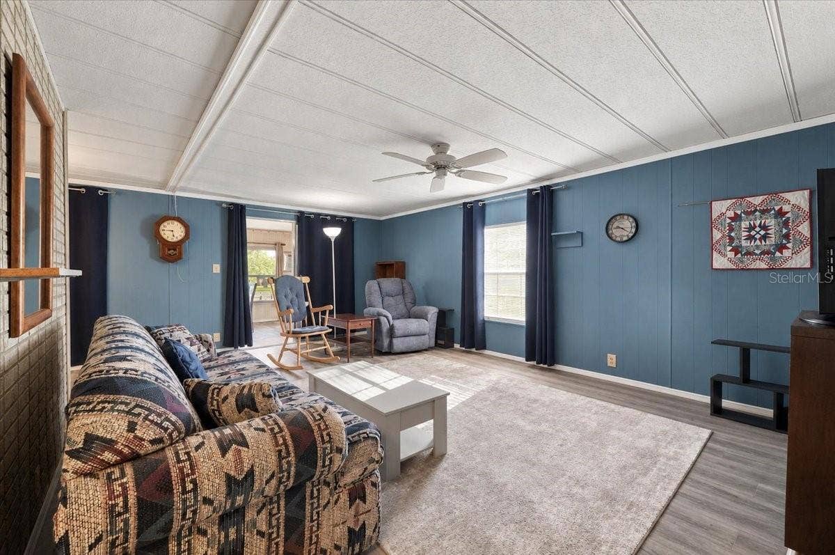 1610 REYNOLDS ROAD, #10, Lakeland, FL 33801 Living room