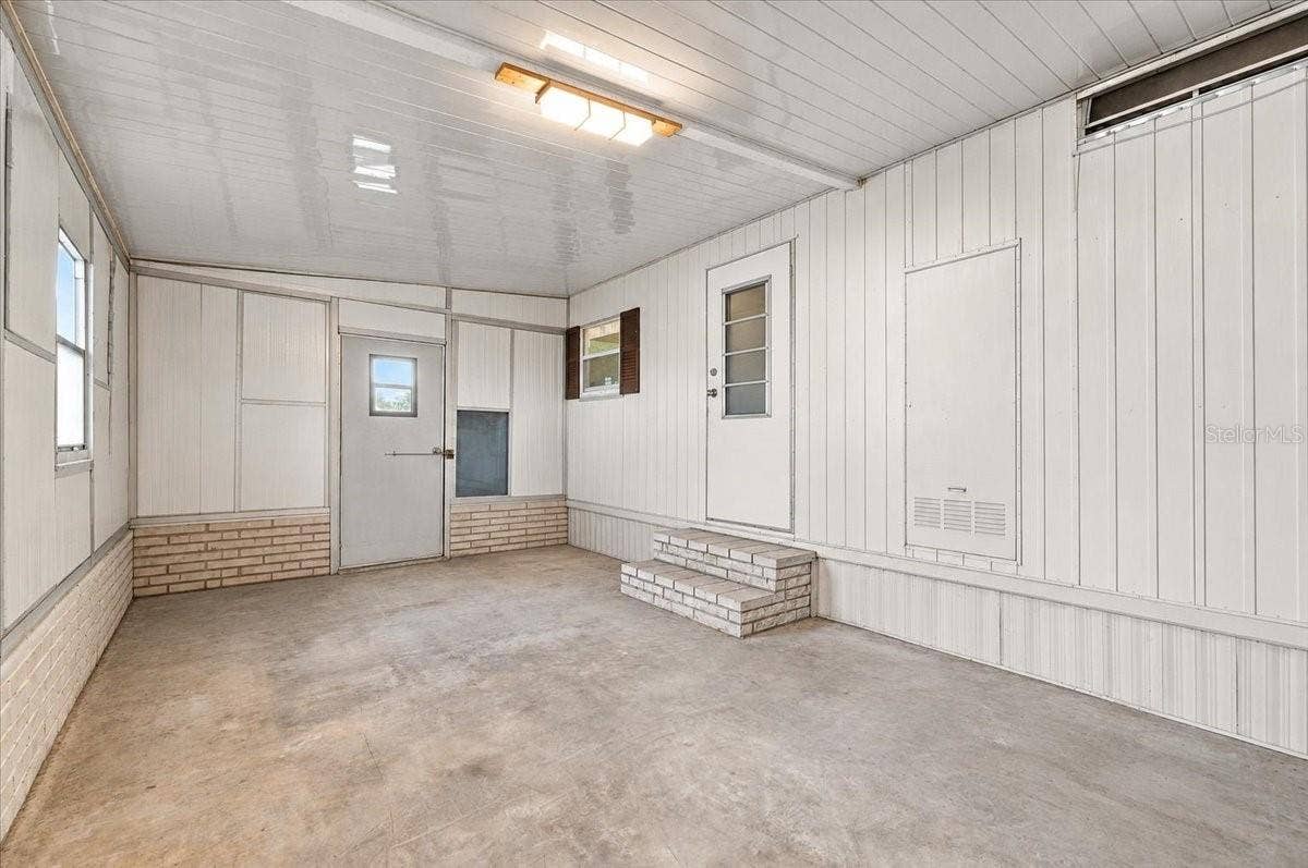 1610 REYNOLDS ROAD, #10, Lakeland, FL 33801 Workshop area w/ window unit AC