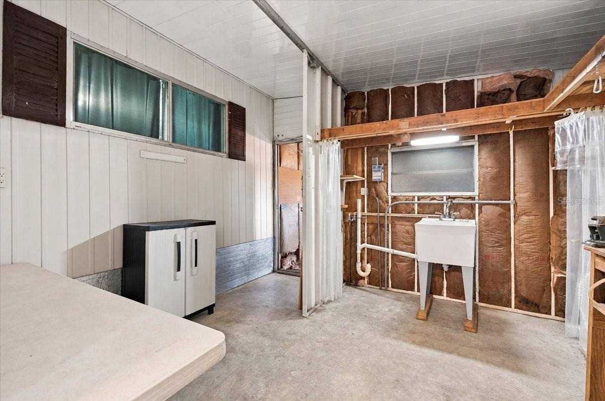 1610 REYNOLDS ROAD, #10, Lakeland, FL 33801 Laundry / Utility room