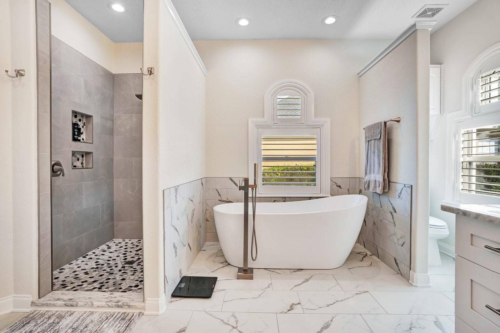 2859 MEDINAH CIRCLE, Lakeland, FL 33803 2859 MEDINAH CIRCLE, Lakeland, FL 33803