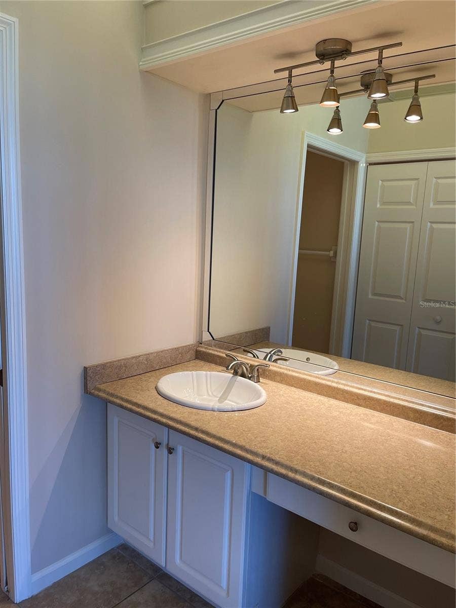 489 ENCLAVE PLACE, #31, Lakeland, FL 33803 489 ENCLAVE PLACE, #31, Lakeland, FL 33803