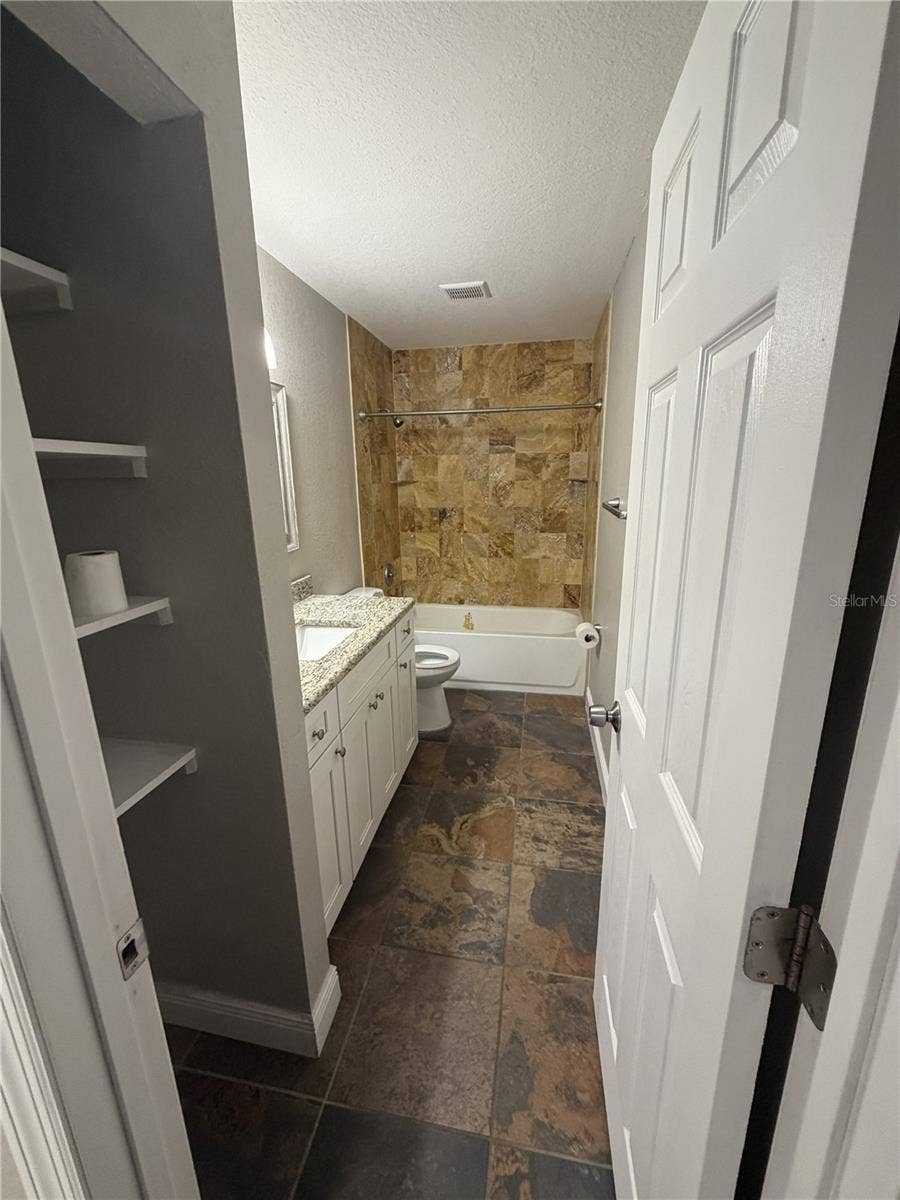 220 VILLAGE CREST COURT, Lakeland, FL 33809 Hall bathroom