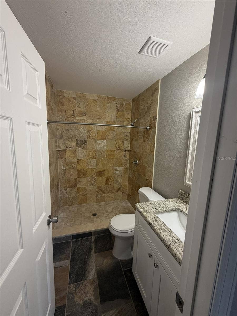 220 VILLAGE CREST COURT, Lakeland, FL 33809 Primary full bathroom