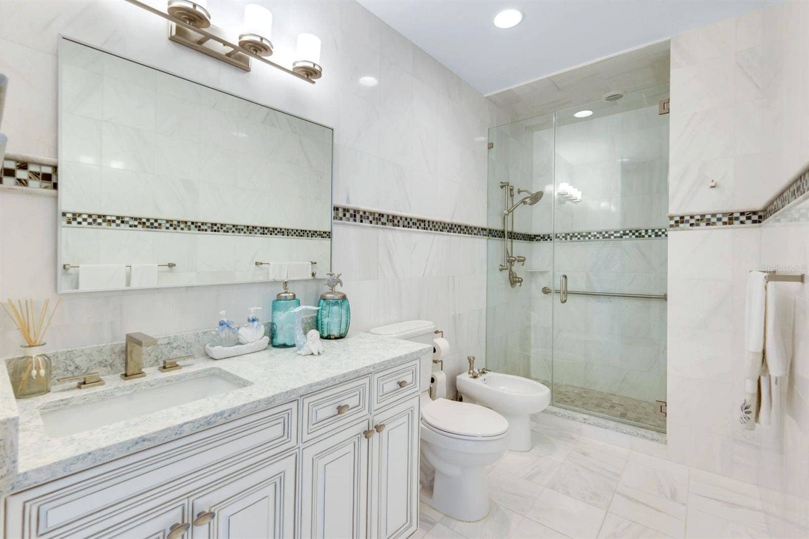 7159 MANASOTA KEY ROAD, Englewood, FL 34223 guest bathroom ensuite