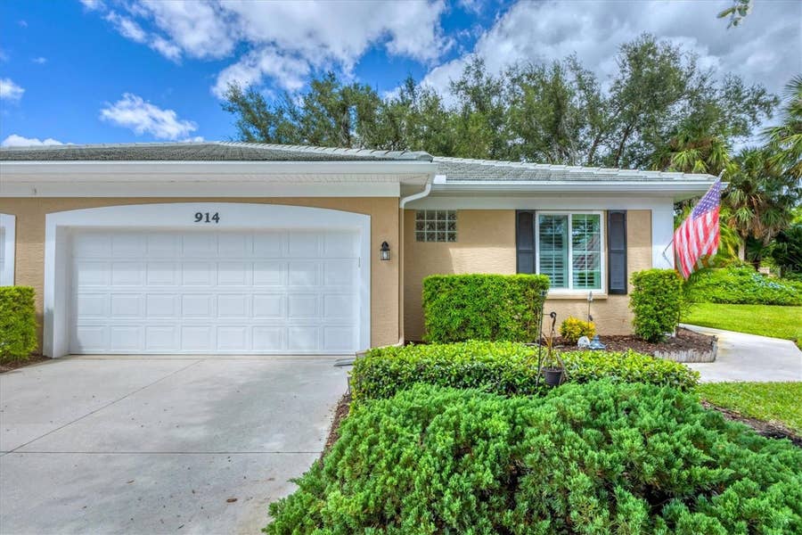 Property photo for 914 BARCLAY COURT, Venice, FL
