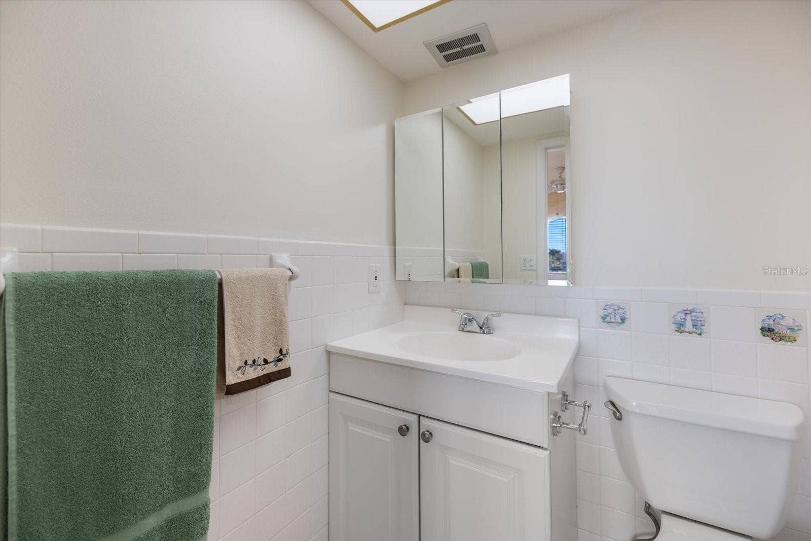 Primary Bath has tub/shower