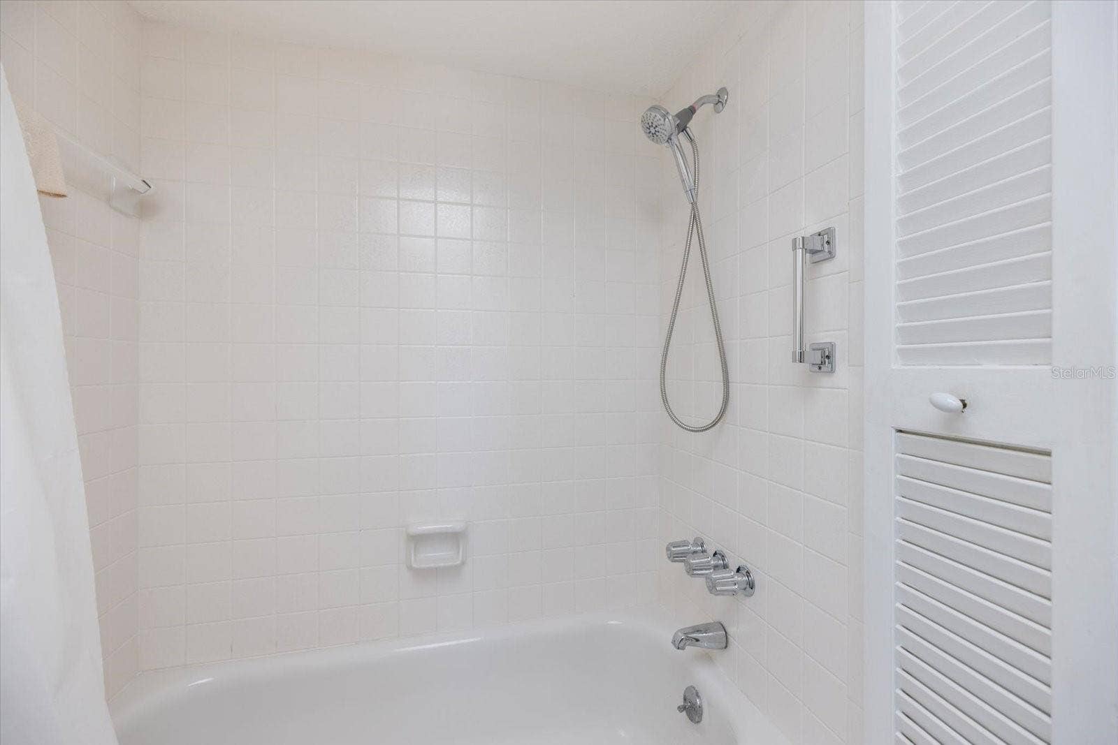 Primary Bath has tub/shower