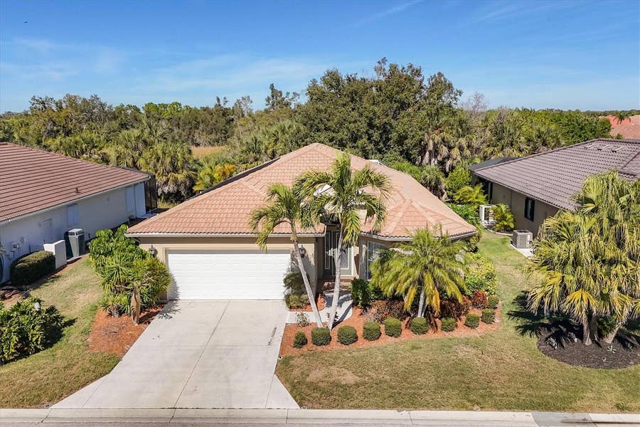 Property photo for 407 PINEWOOD LAKE DRIVE, Venice, FL