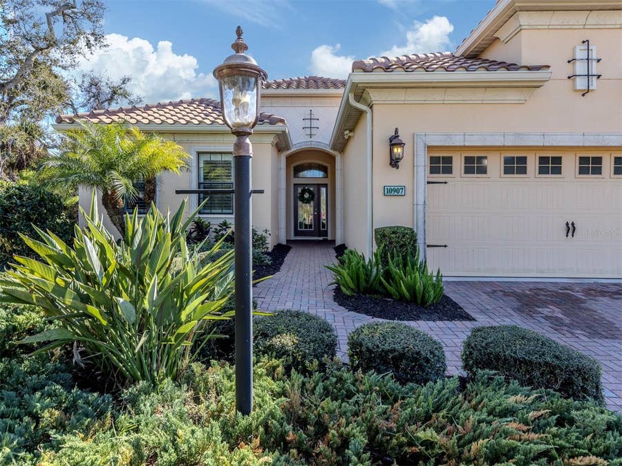 Property photo for 10907 TROPHY DRIVE, Englewood, FL