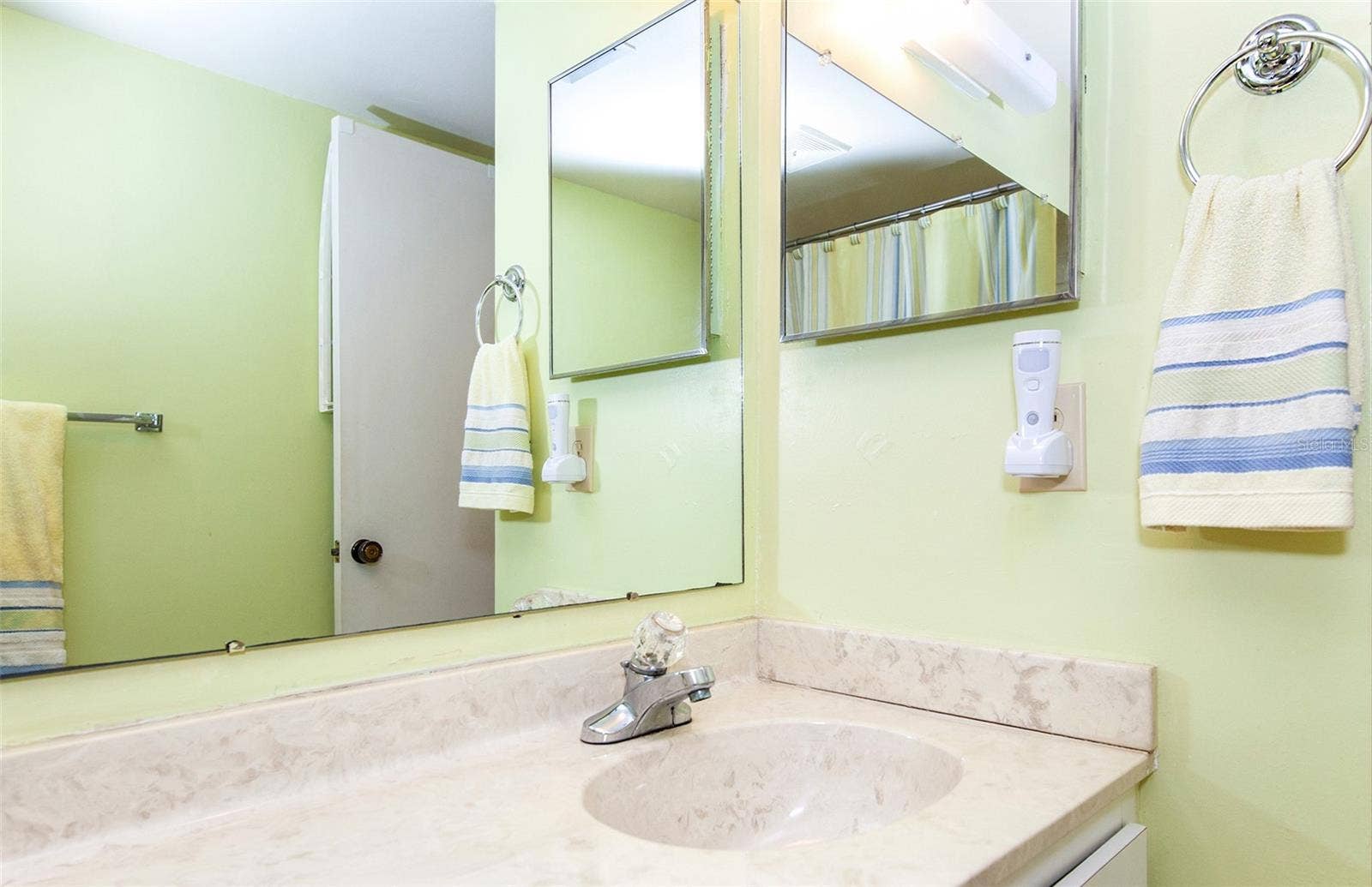862 BIRD BAY WAY, #194, Venice, FL 34285 Guest Bathroom