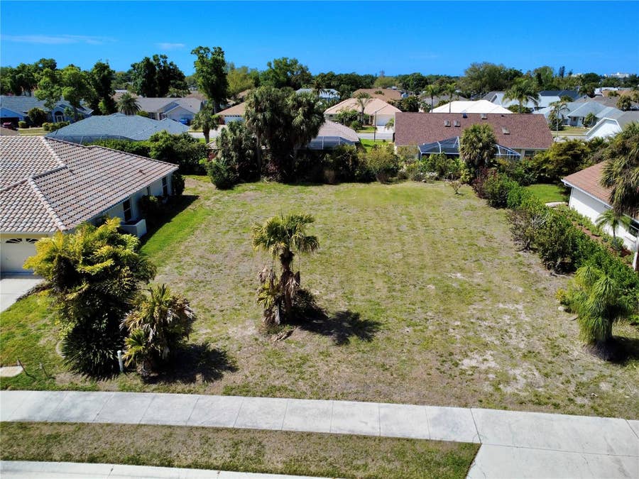 Property photo for 565 PARK ESTATES SQUARE, Venice, FL