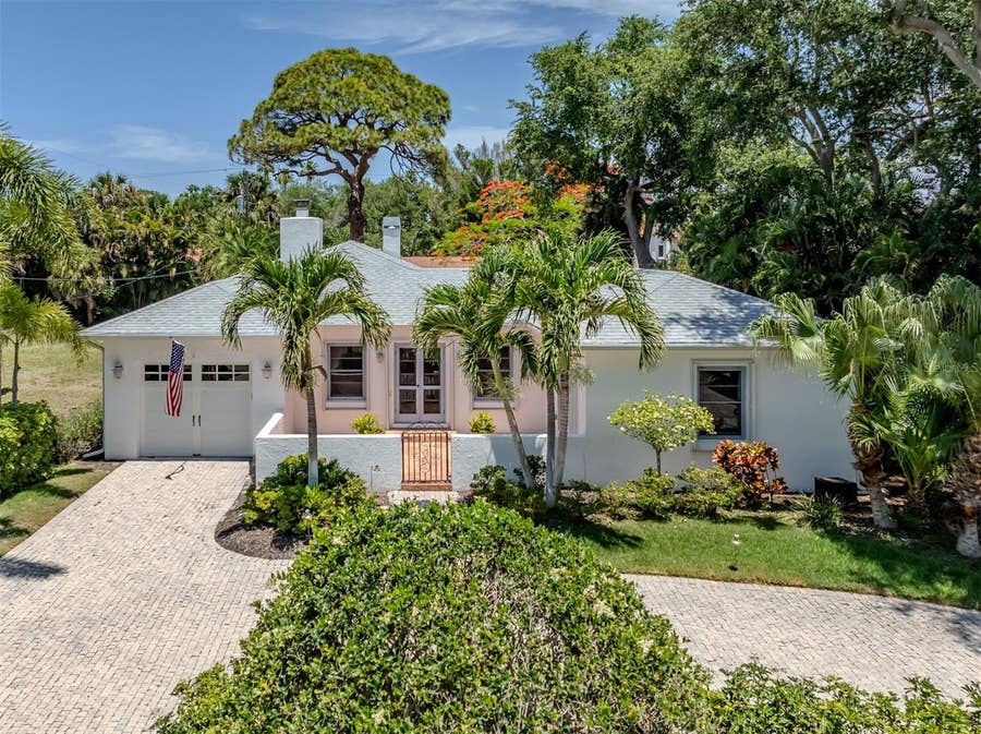 Property photo for 628 GRANADA AVENUE, Venice, FL